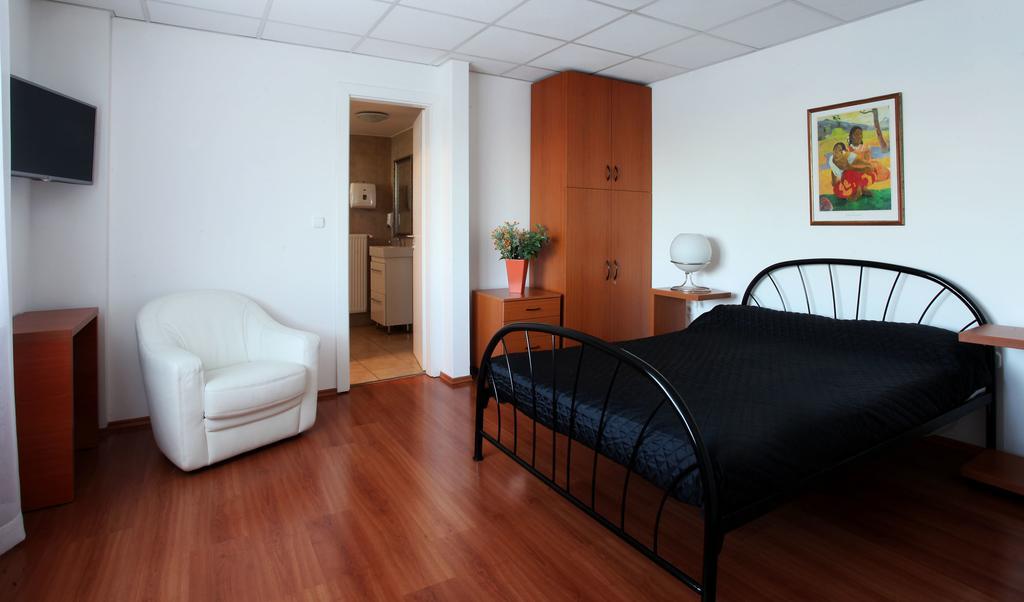 Sos Motel Hatvan Phòng bức ảnh